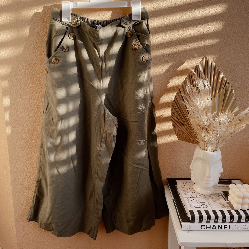 AE Wide Leg Capri Pants